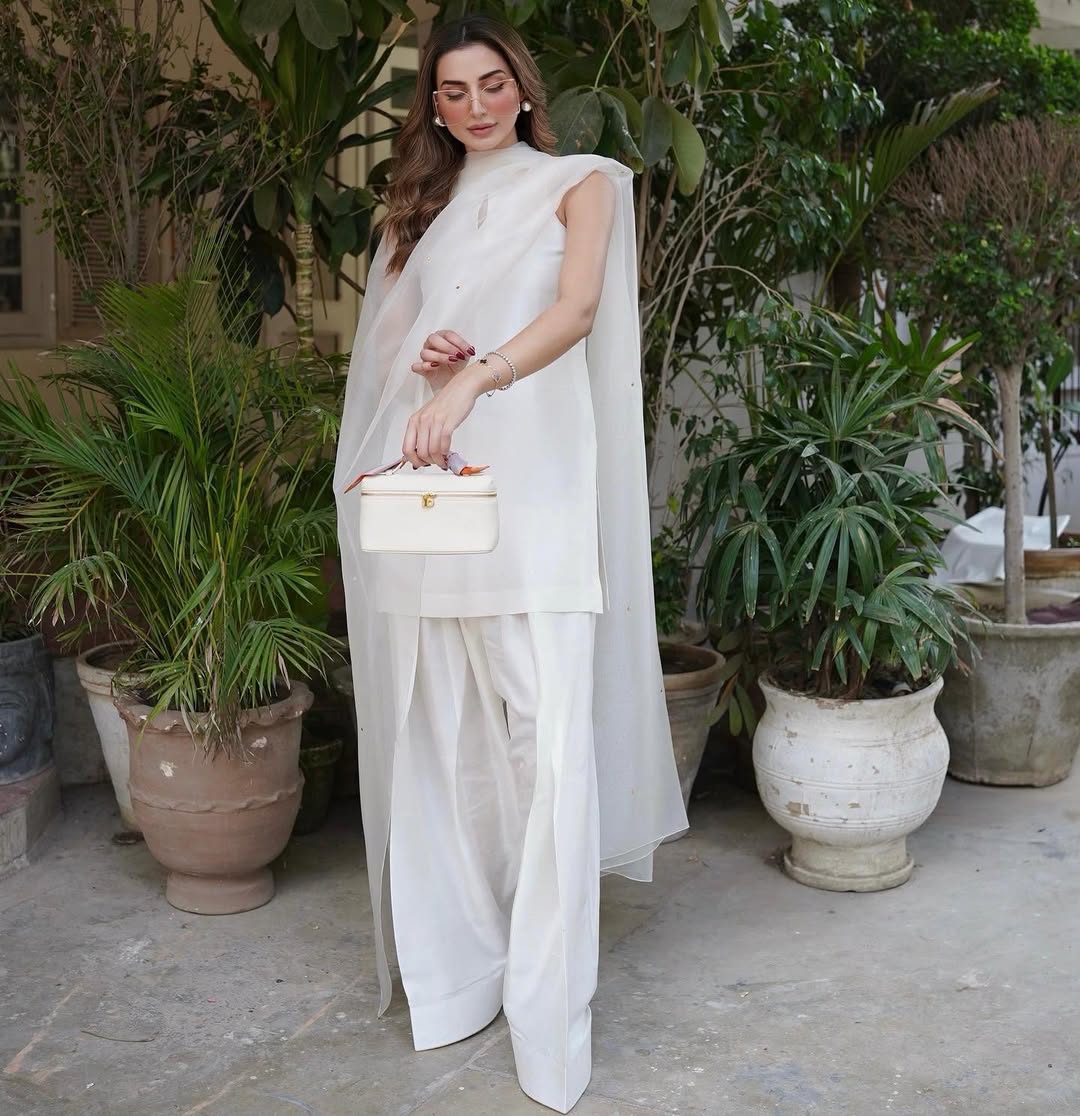 White farshi set